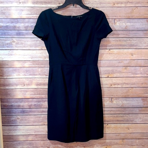 Theory Dresses & Skirts - Theory Virgin Wool Navy Blue Dress size 4 EUC